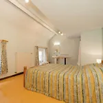 Spacious Forest Escape Semesterbostad