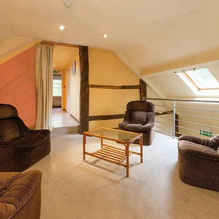 Glorious Holiday Home In W Ris