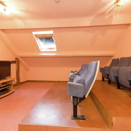 Semesterbostad Spacious Forest Escape Weris