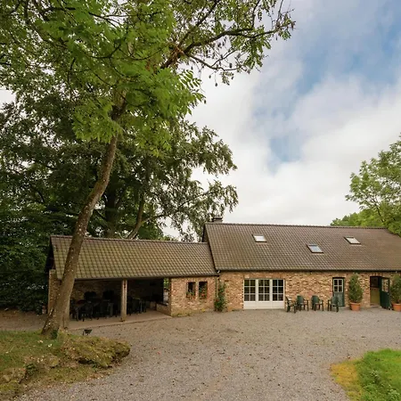 Spacious Forest Escape *