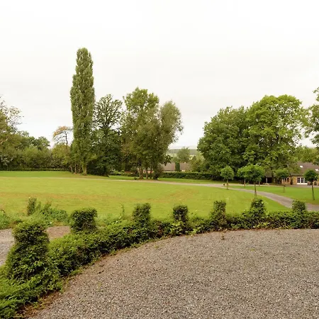 Spacious Forest Escape Weris